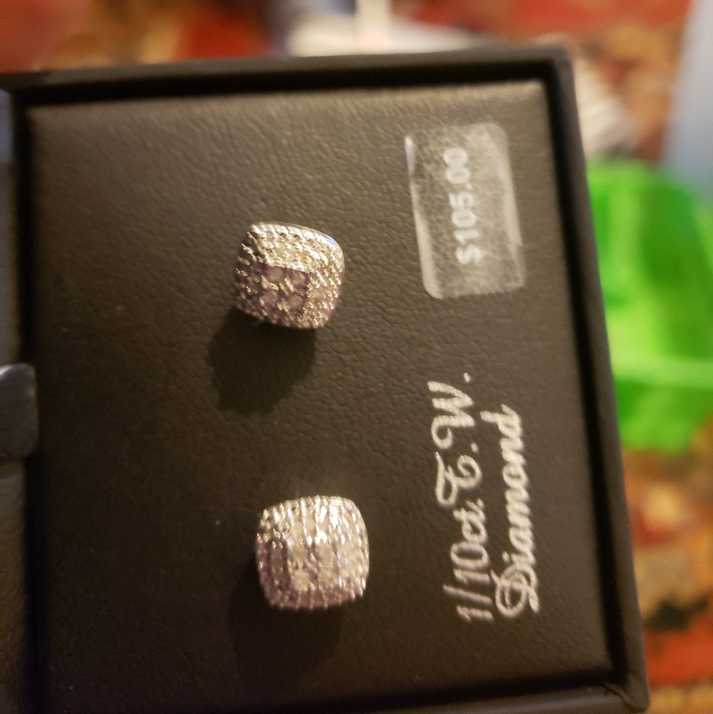 Earrings - Picture 3 of 3